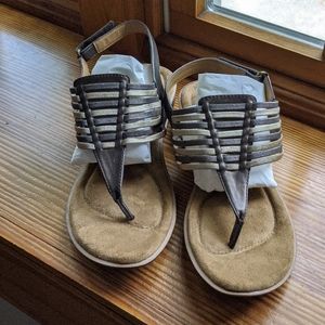 Women's thong sandals size 10 never worn